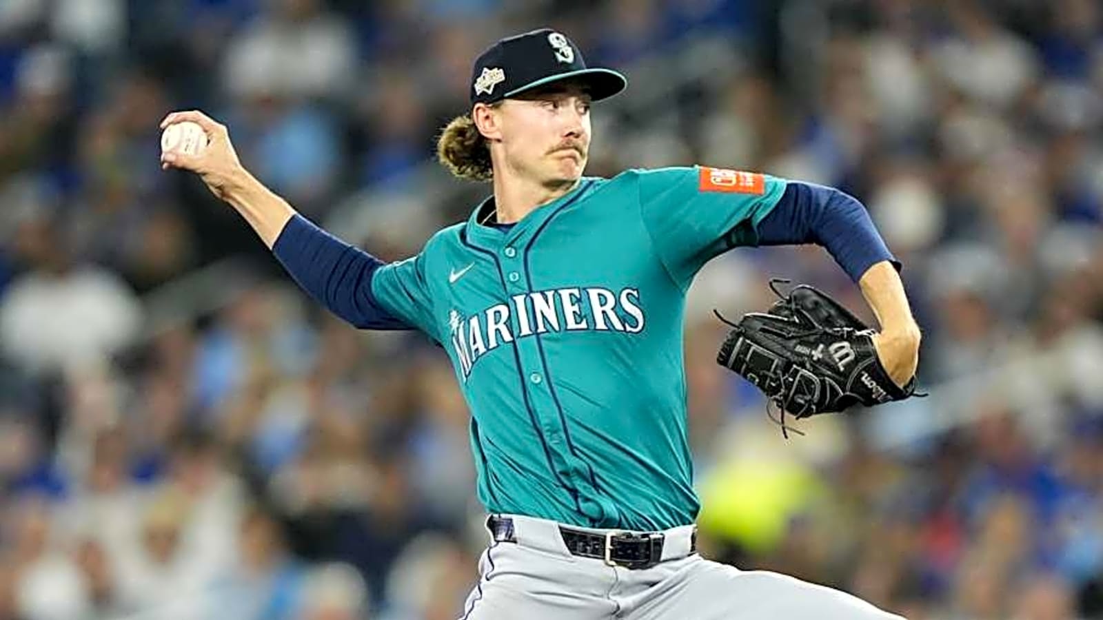 Mariners starting pitcher signs 2026 contract to avoid arbitration