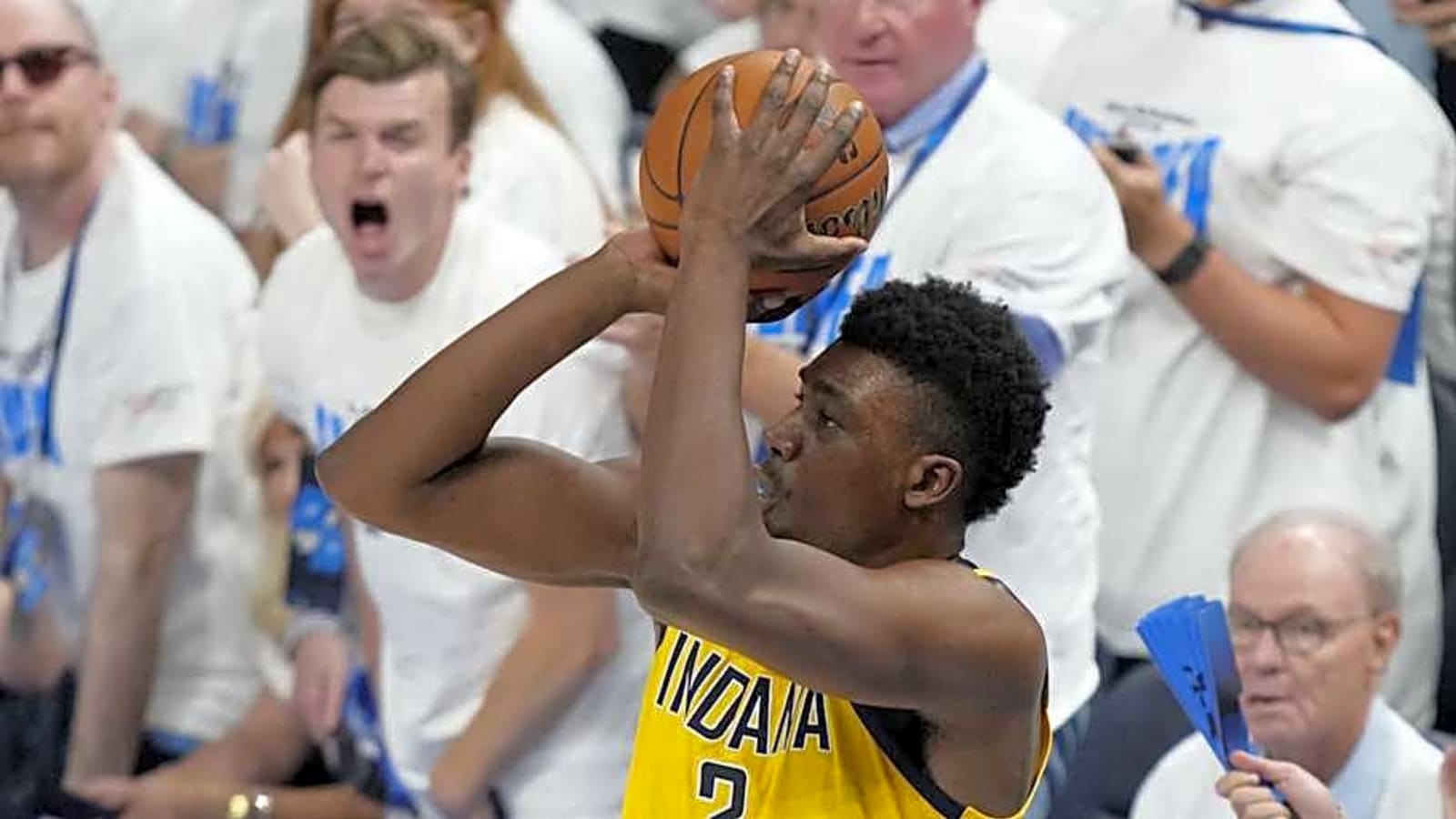 Cleveland Cavaliers sign former division rival, NBA champion