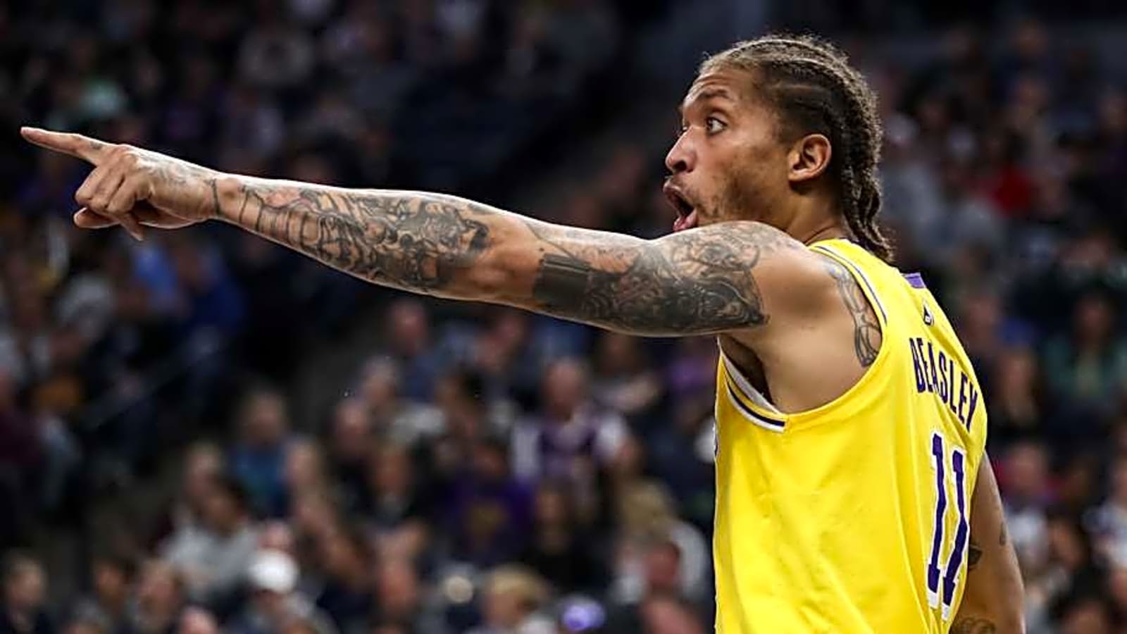 NBA Twitter Comically Pushes Back On Michael Beasley&#39;s Dwight Howard Antics