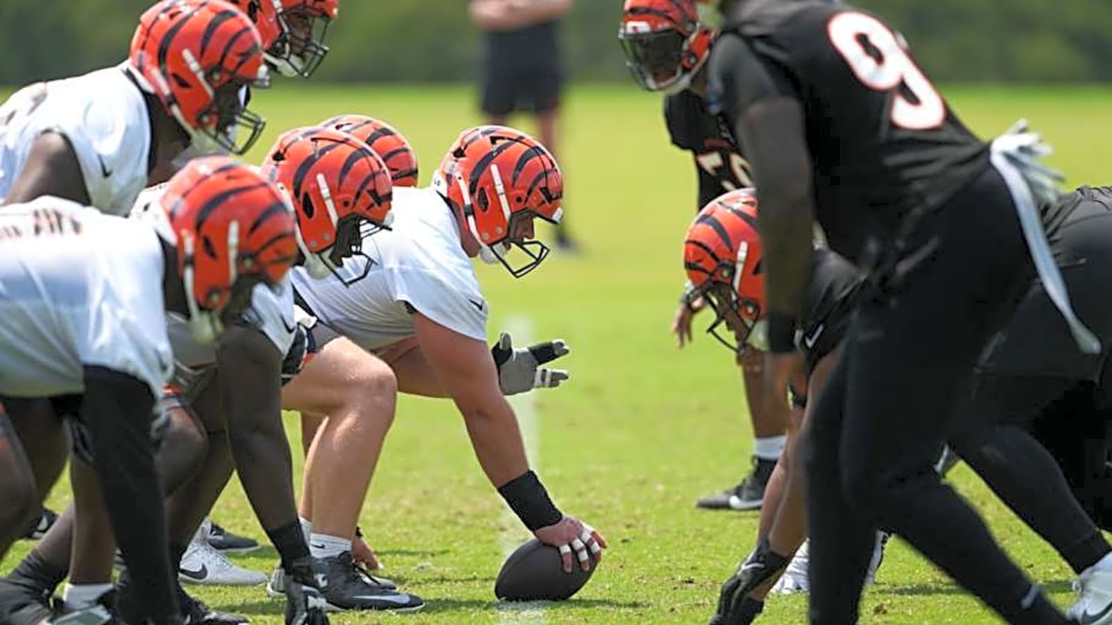 Ted Karras Offers Bengals Locker Room Perspective on Lingering Shemar Stewart, Trey Hendrickson Contract Situations