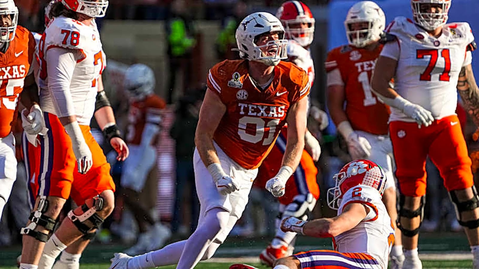 Texas Longhorns EDGE Ethan Burke Pumped Up About &#39;All Gas&#39; Defensive Linemen