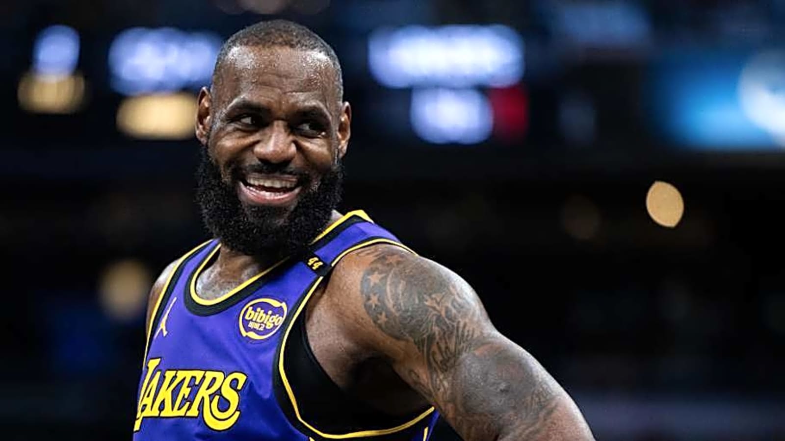 Warriors, Knicks, Mavericks in the Mix for LeBron James Sweepstakes: Report