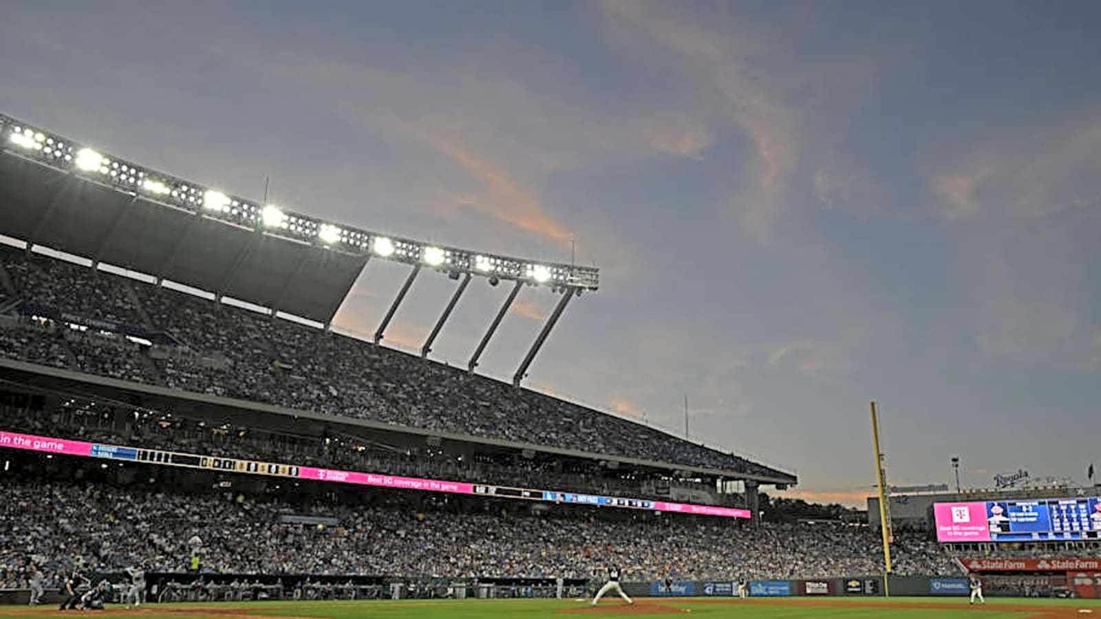 Royals Writer Declares It&#39;s Time For Team To Sell At Trade Deadline