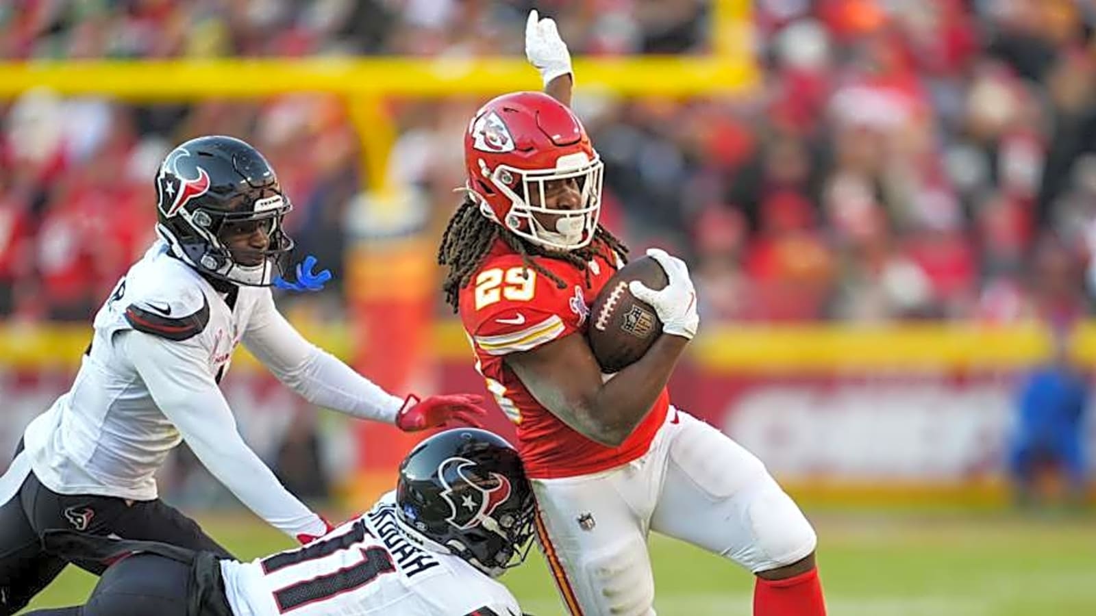 Watch: Running Back Kareem Hunt on Red Carpet at ‘The Kingdom’ Premiere