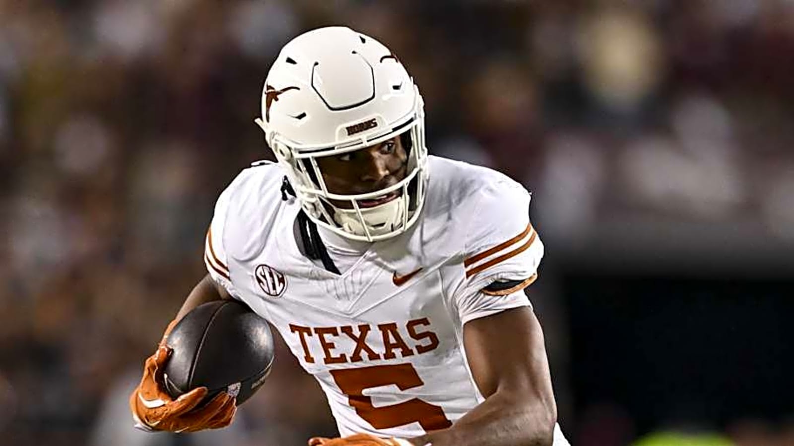 Texas college football stars join actor Terry Crews in latest NIL partnership