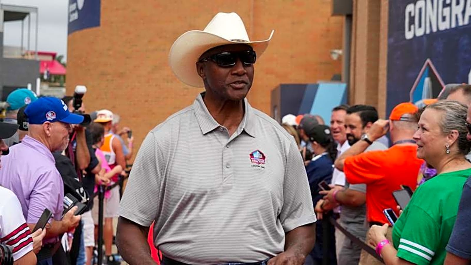 77-Year-Old Steelers Legend Goes Viral for Crazy Workout