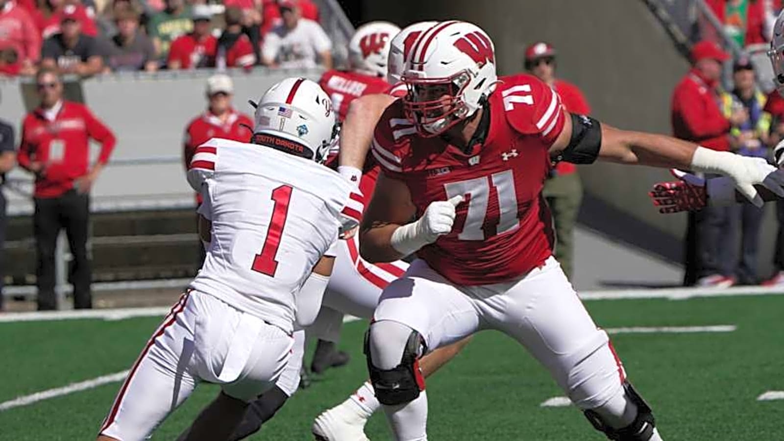 Wisconsin Badgers offensive lineman named to preseason All-American, All-Big Ten teams