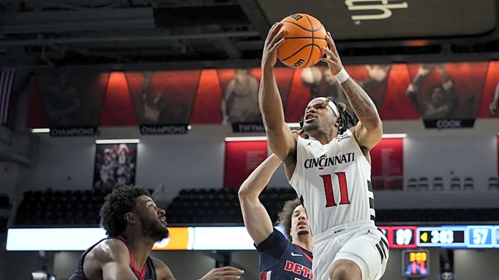 Cincinnati Guard CJ Anthony Entering Transfer Portal Following Redshirt Season