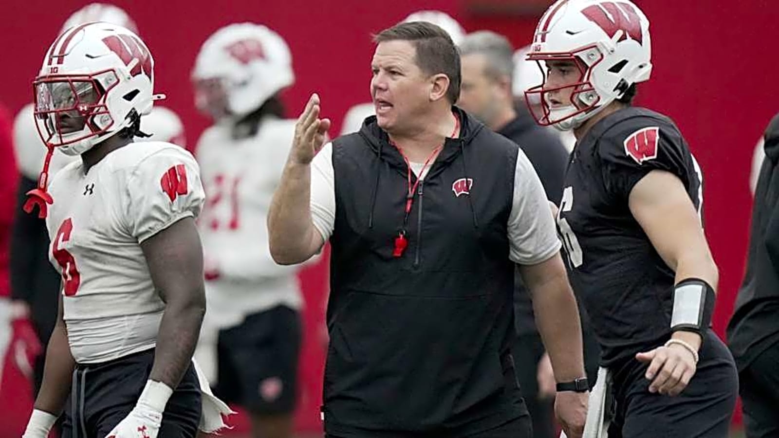 What a new offer to rival Big Ten transfer lineman could mean for the Wisconsin football