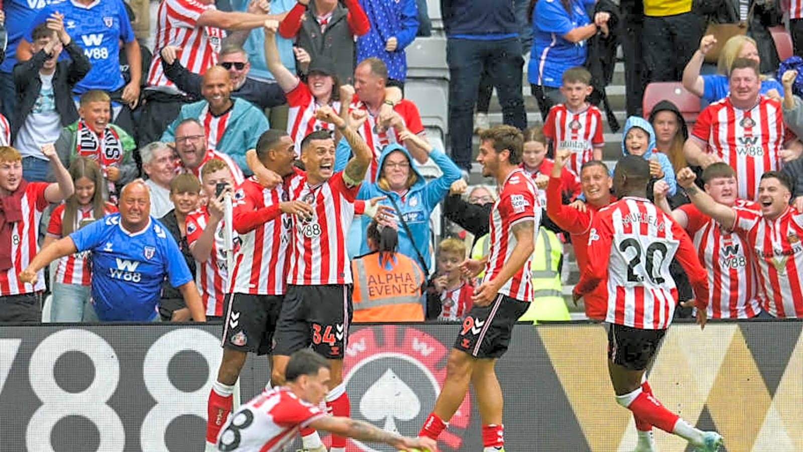 &#39;About to Cook United Next&#39; - Fans Heap Praise on Sunderland Star After Nottingham Forest Win