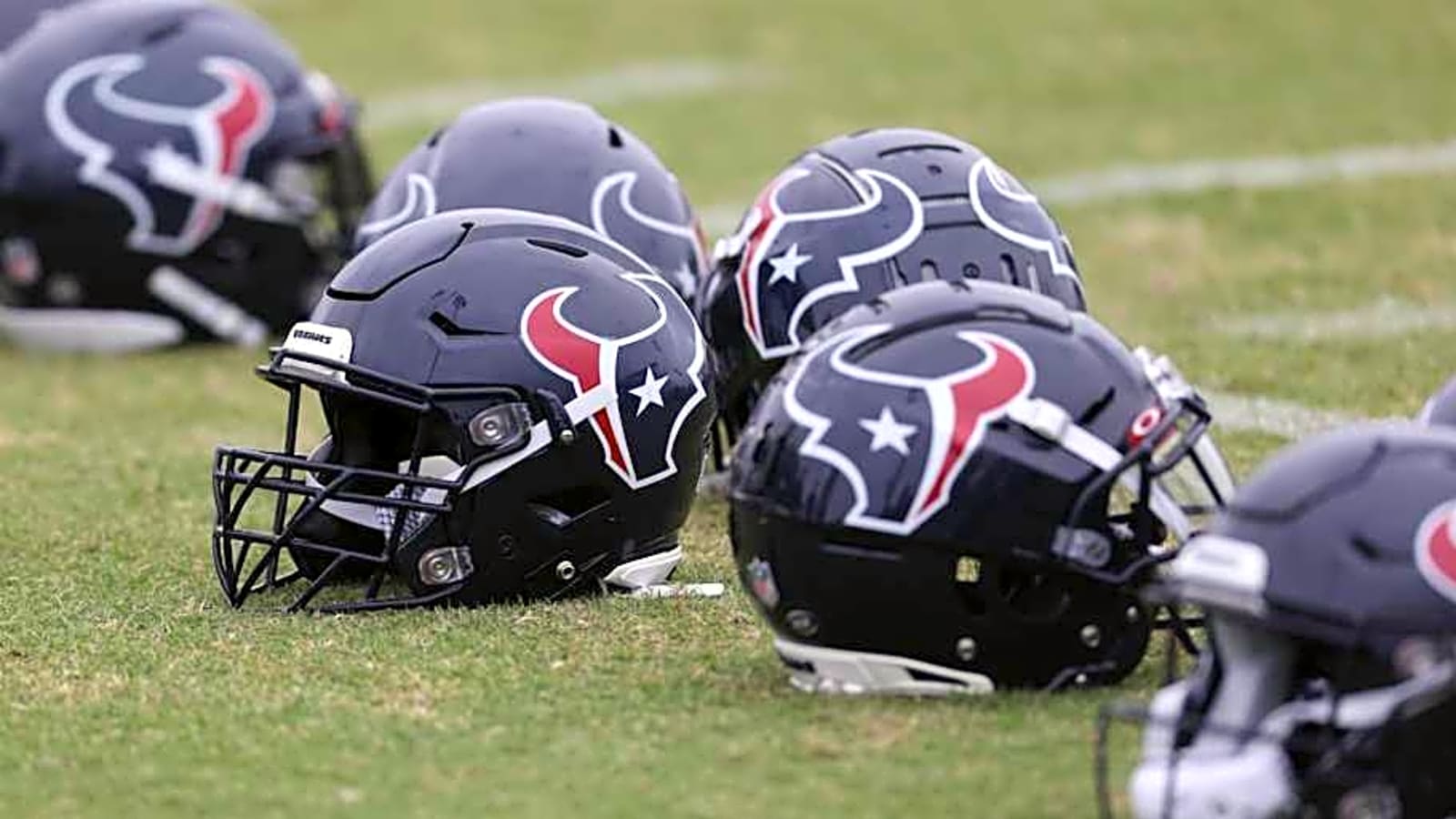 Houston Texans Connected to Intriguing 17-Sack Defender