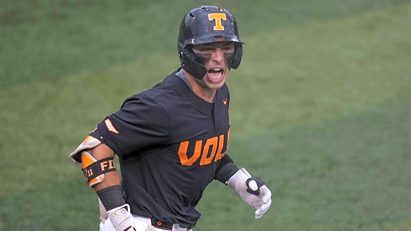 Tennessee vs Arkansas Baseball Score - Vols Rally to Take Game One