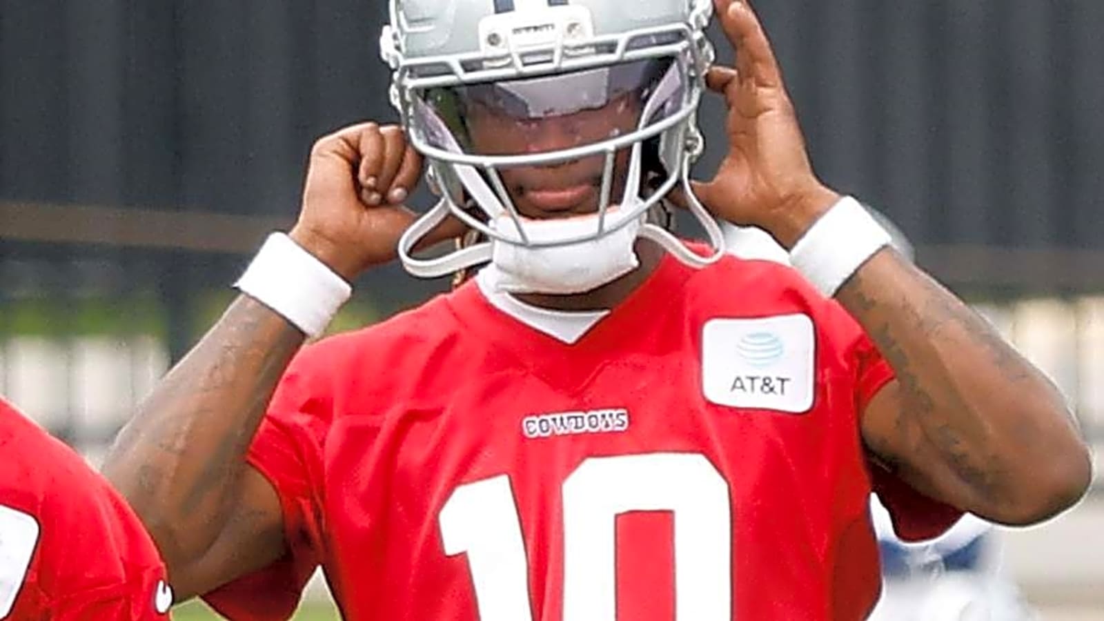 Joe Milton III forming bond with Dallas Cowboys fan favorite wide receiver