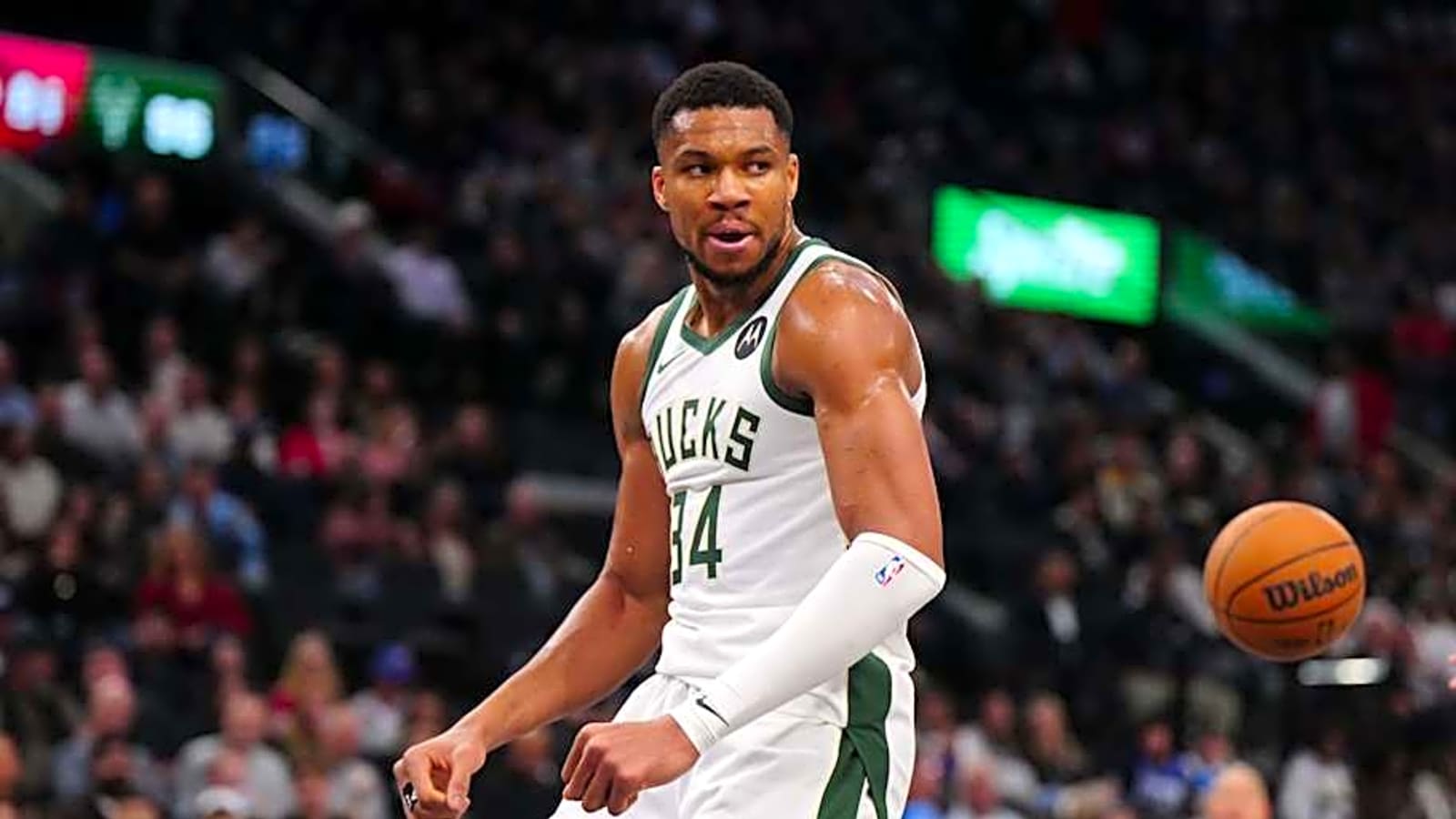 Giannis Antetokounmpo&#39;s Unexpected Six-Word Statement on Bucks Future