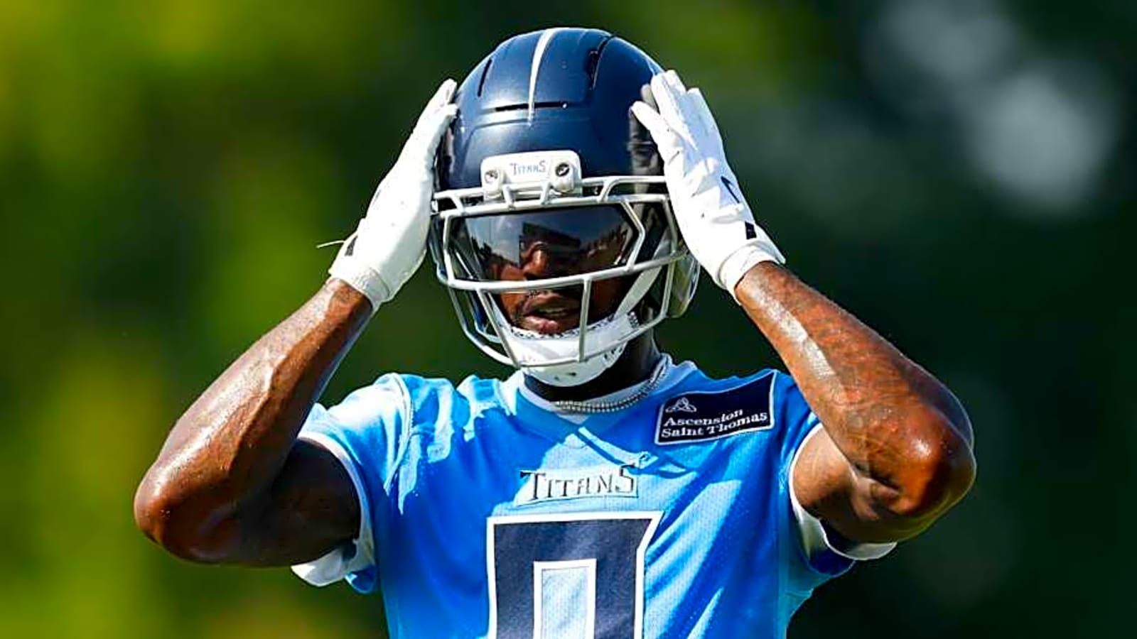 Titans Veteran WR Remains Out With Injury