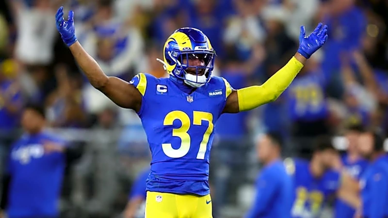 Former Bruin Lake Has Blossomed for Rams