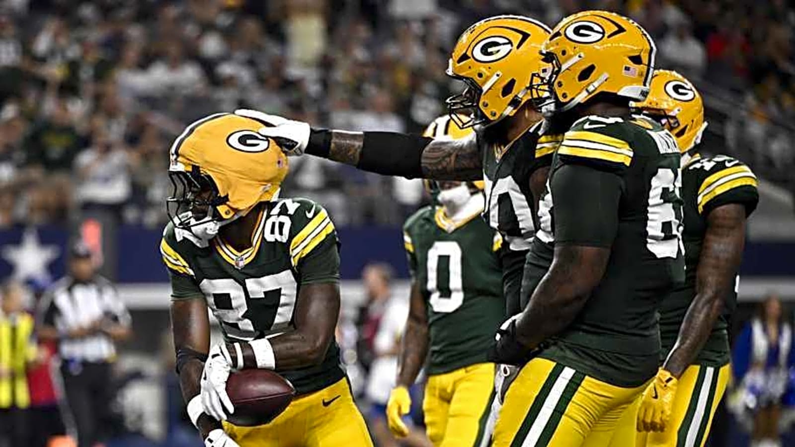 Packers Escape With 40-40 Tie Against Cowboys