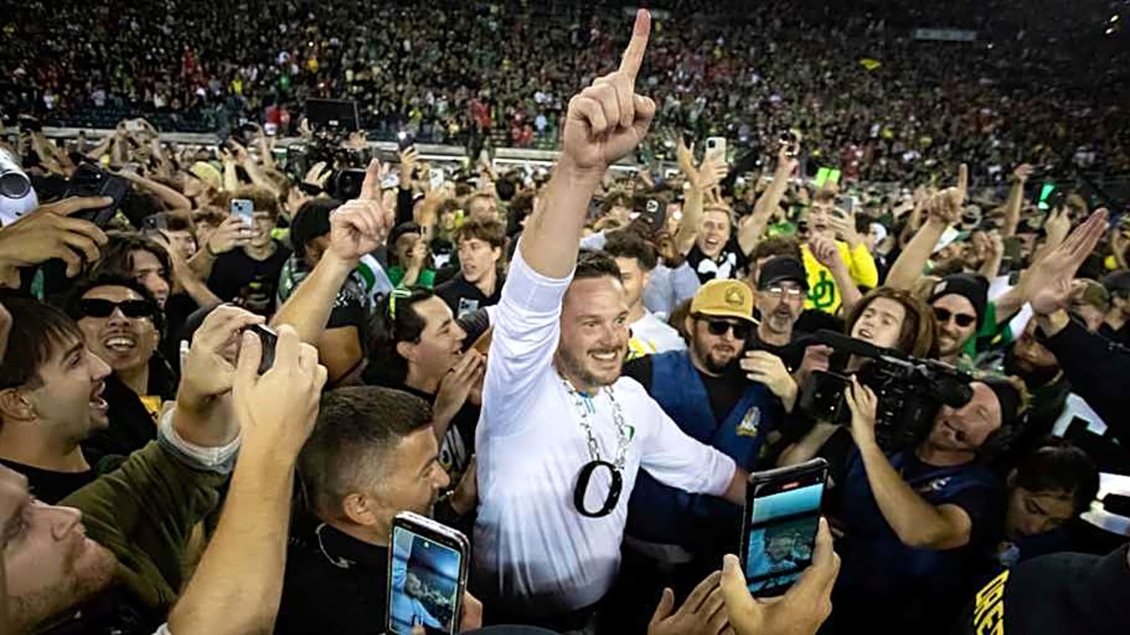 Oregon Ducks&#39; Autzen Stadium Snubbed? Toughest College Football Stadiums To Play