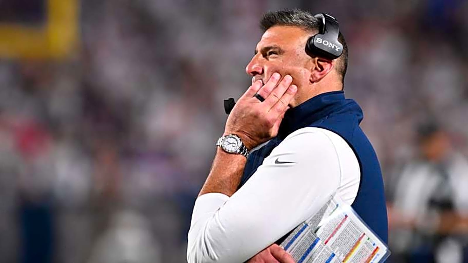 Patriots&#39; Mike Vrabel Praises New Defensive Play Caller