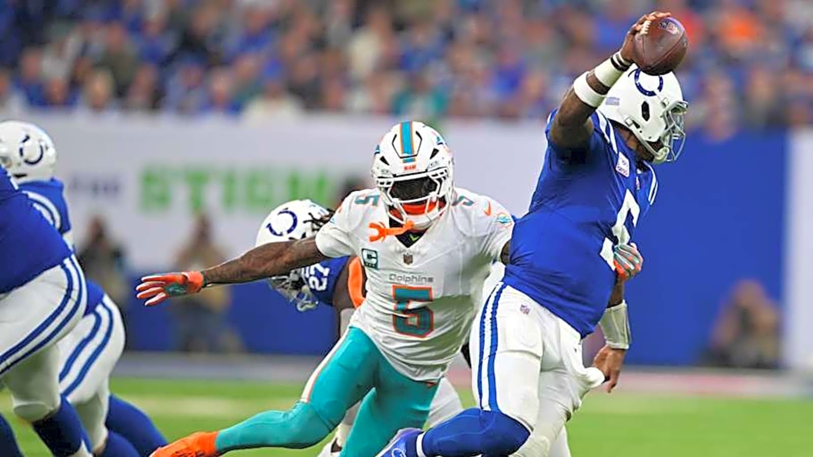 Analyst Suggests Rams&#39; Rival Should Trade For Jalen Ramsey