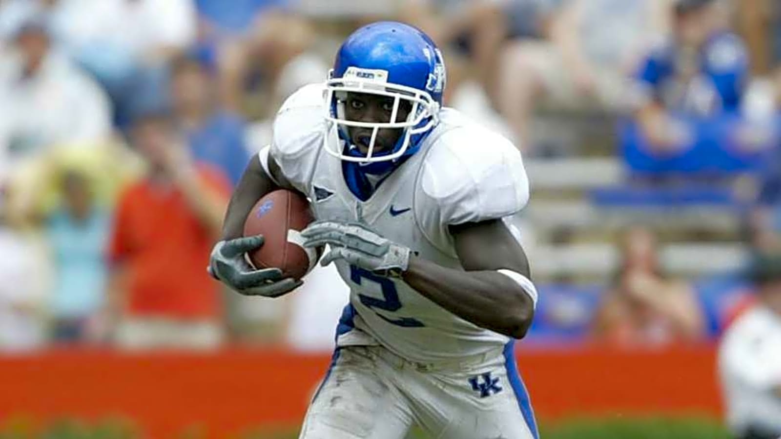 Ex-college football player stops suspected arsonist in Los Angeles