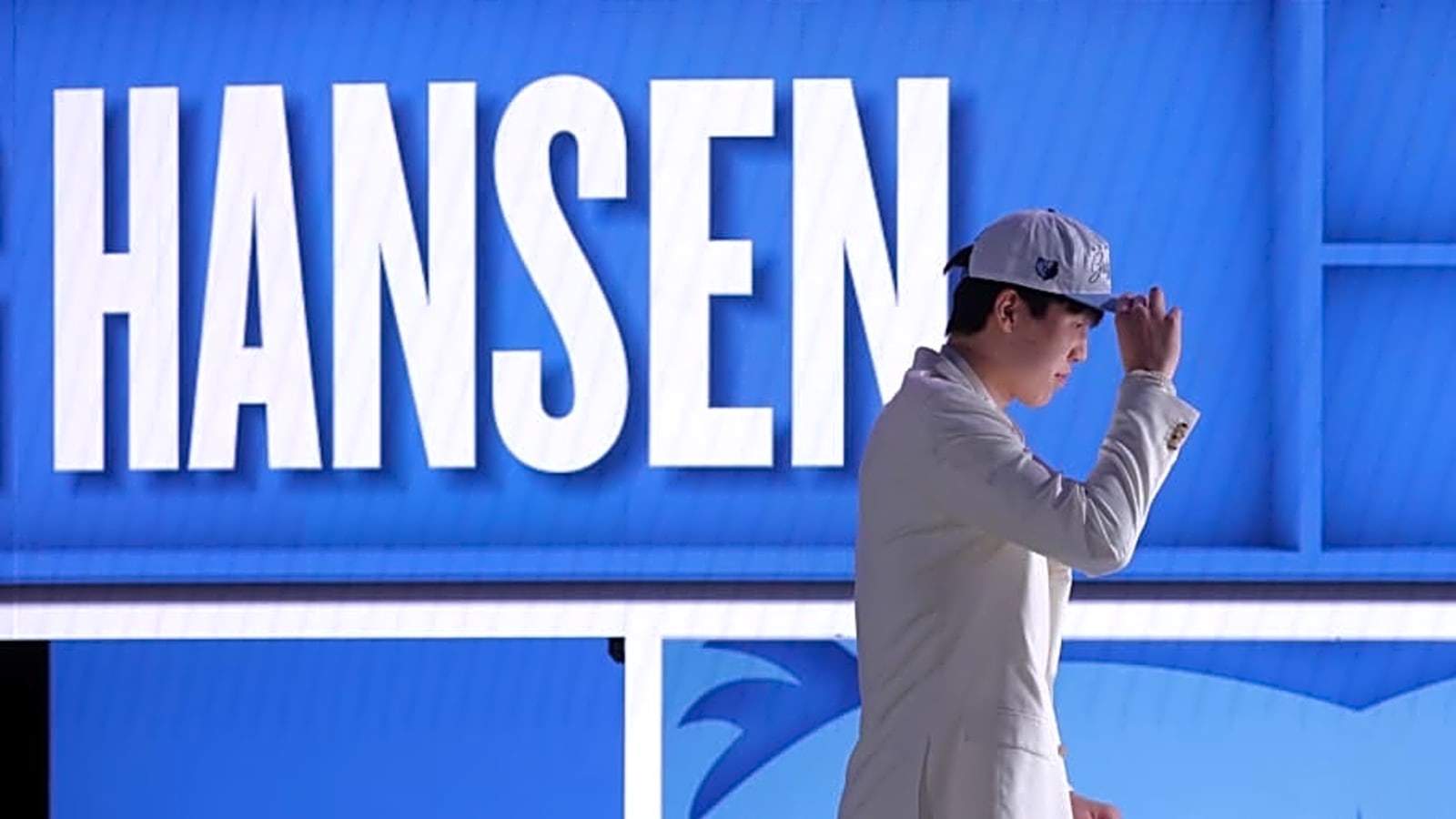 Picture of Blazers Rookie Yang Hansen Going Viral From Summer League