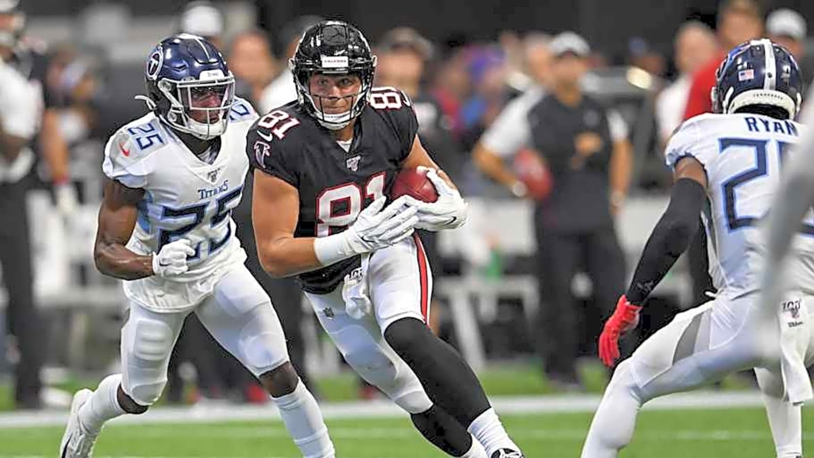 Falcons Bring Back Another Familiar Face at Tight End