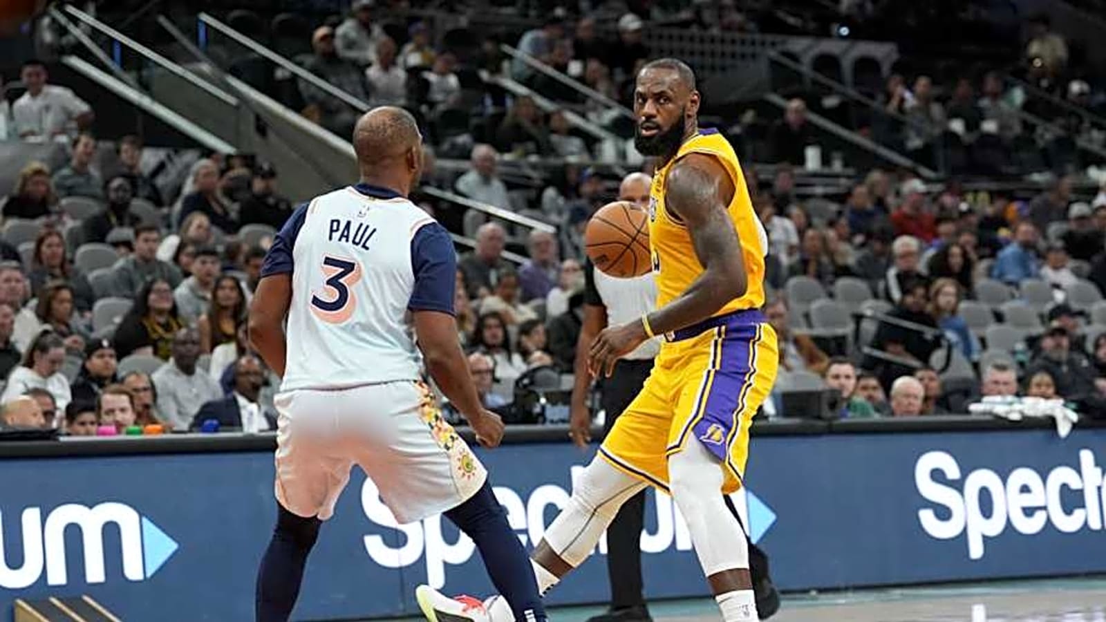 Lakers&#39; LeBron James Reacts to Chris Paul Retirement News