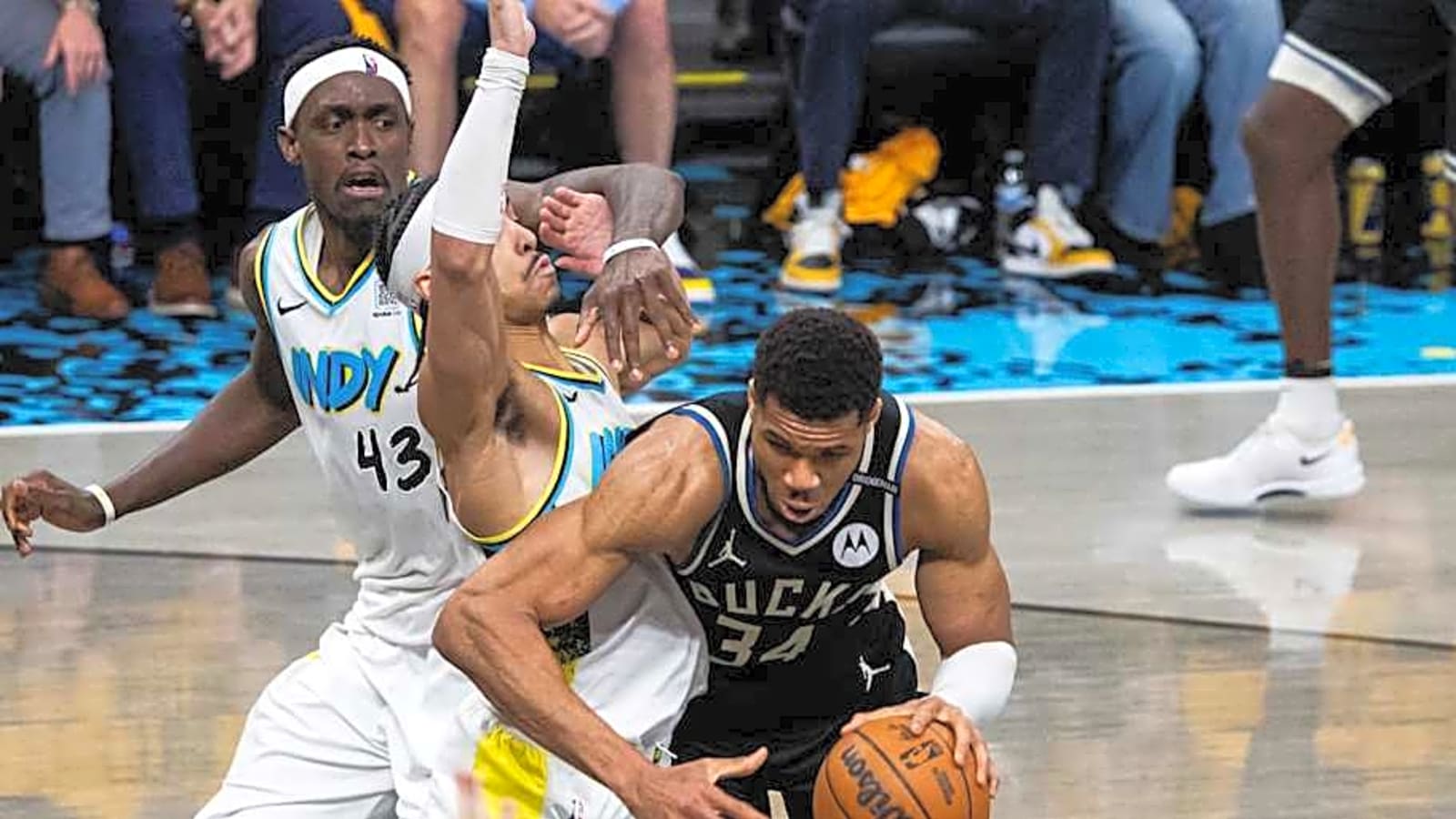 Bucks&#39; Giannis Antetokounmpo at Forefront of Warriors&#39; Trade Plans: Report