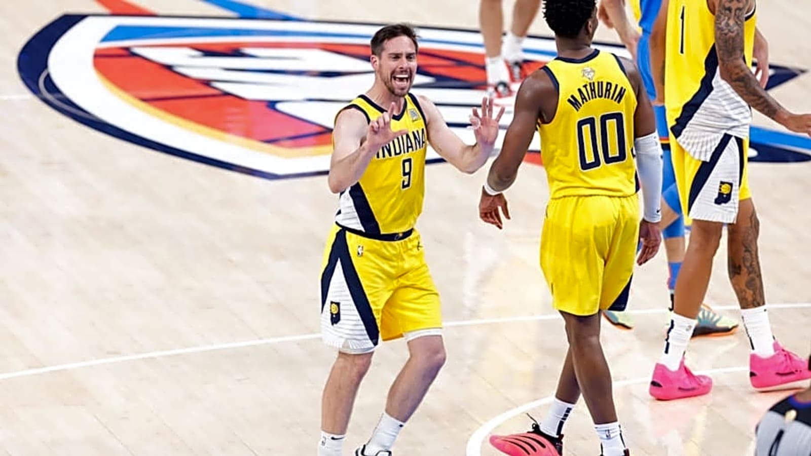 Sparks&#39; Kelsey Plum Credits Pacers&#39; TJ McConnell For Valuable Skill