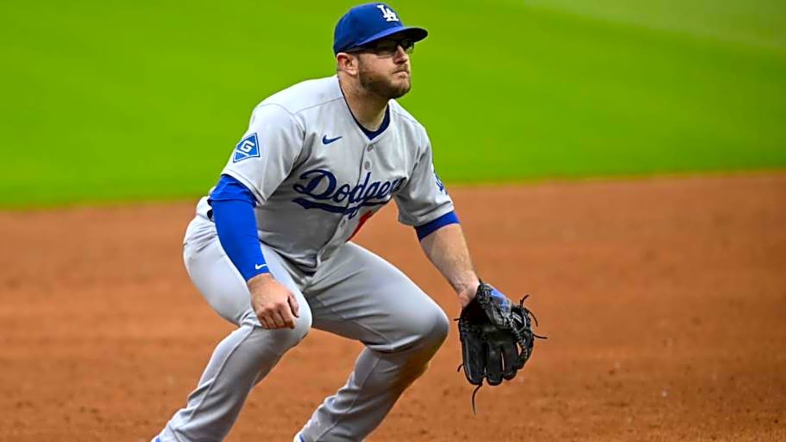 Dodgers Notes: LA Adds Infielder, Ominous Max Muncy Update, Reliever Hopes to Return This Year