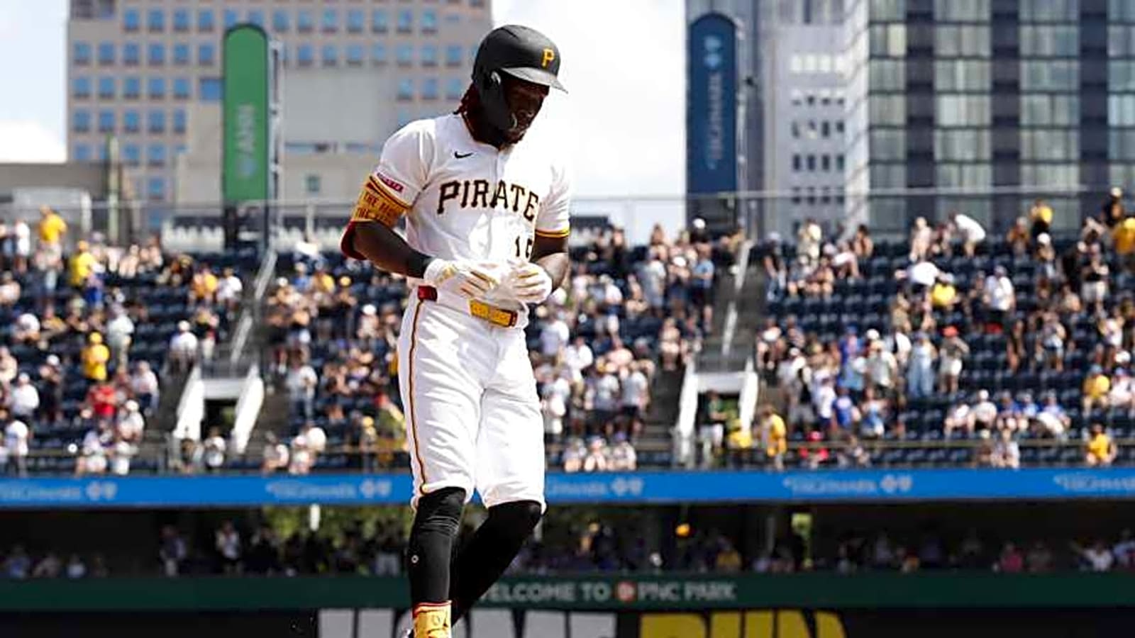 Pittsburgh Pirates&#39; Oneil Cruz Joins Historic Company With Multi-Home Run Explosion