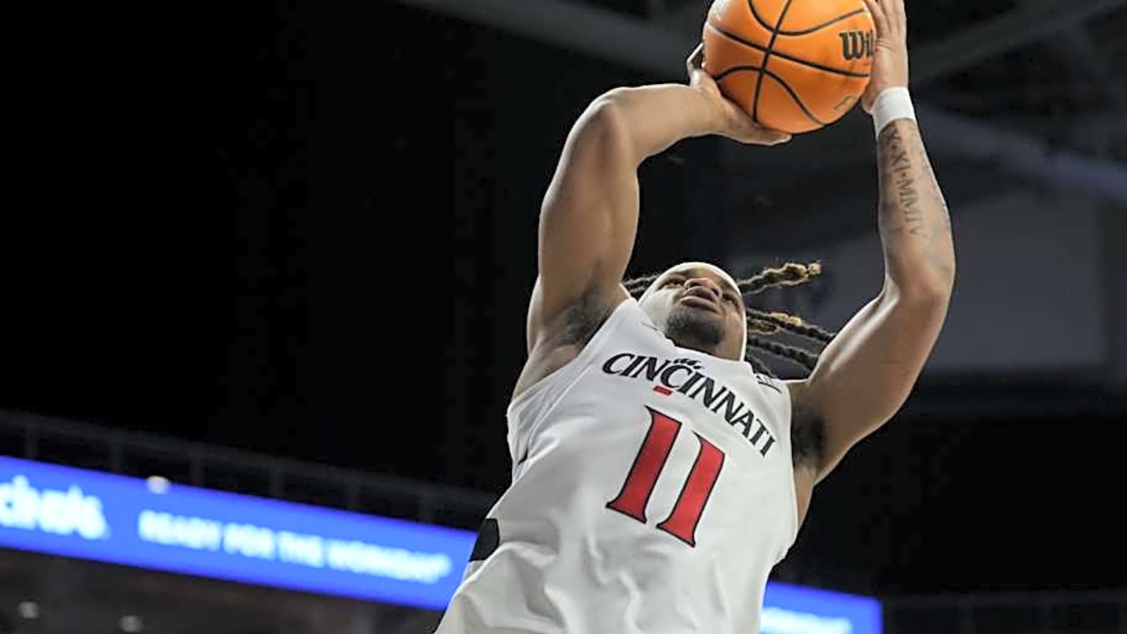 Look: Former Cincinnati Guard CJ Anthony Commits to Iona in Transfer Portal