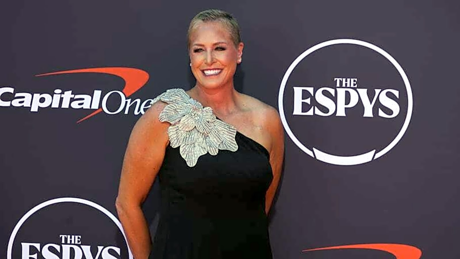Penn State&#39;s Katie Schumacher-Cawley Receives Standing Ovation at the ESPYs