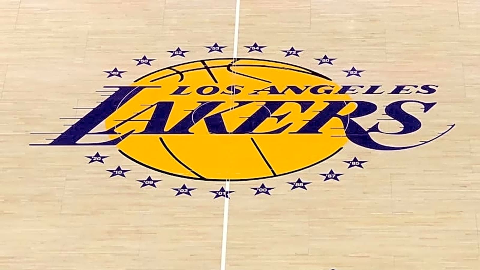 Los Angeles Lakers Reportedly Sign Basketball Legend&#39;s Son