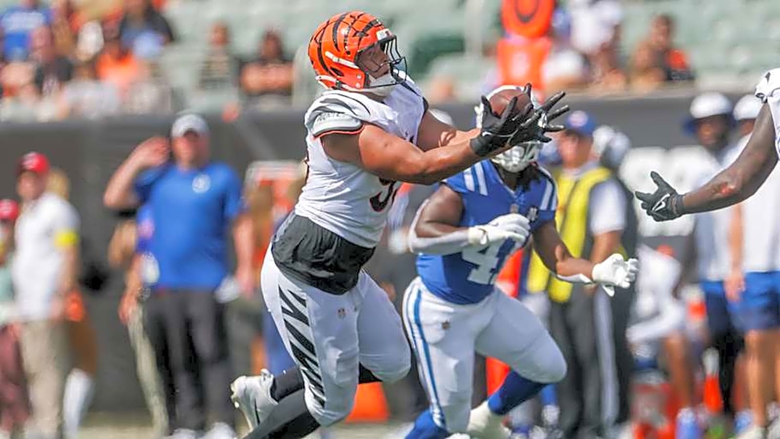 Bengals may be able to reunite with Howard Cross III's former Notre Dame teammate