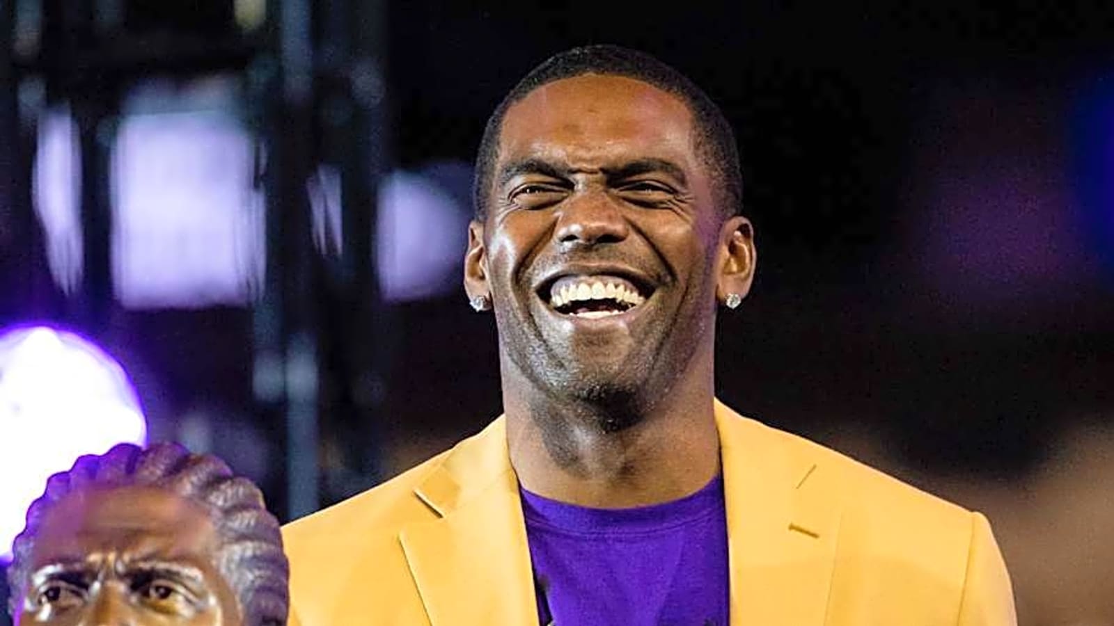 Randy Moss Says He'd Return to NFL for the 'Right Opportunity'