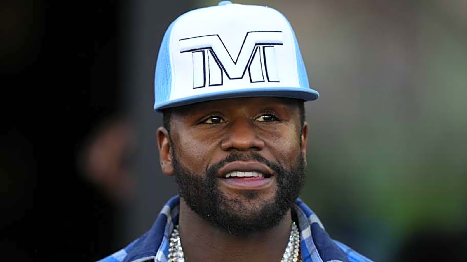 Floyd &#39;Money&#39; Mayweather Flaunts $40,000 Winning Bet on WNBA Team