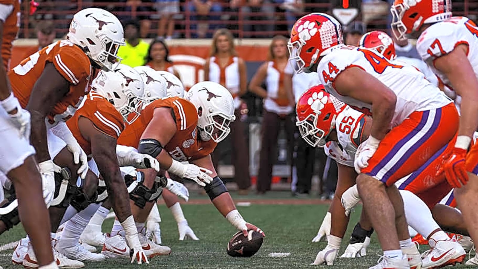 Four-Star OT Commits to Michigan Wolverines Over Texas Longhorns