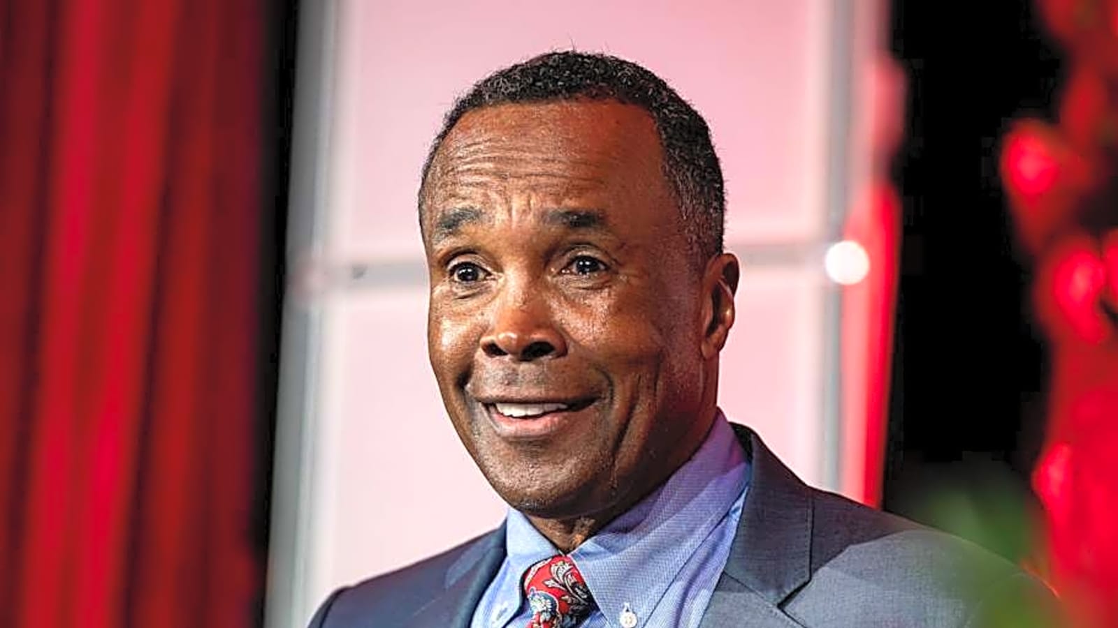 Sugar Ray Leonard Sends 4-Word Verdict On Floyd Mayweather, Roy Jones Jr Beef