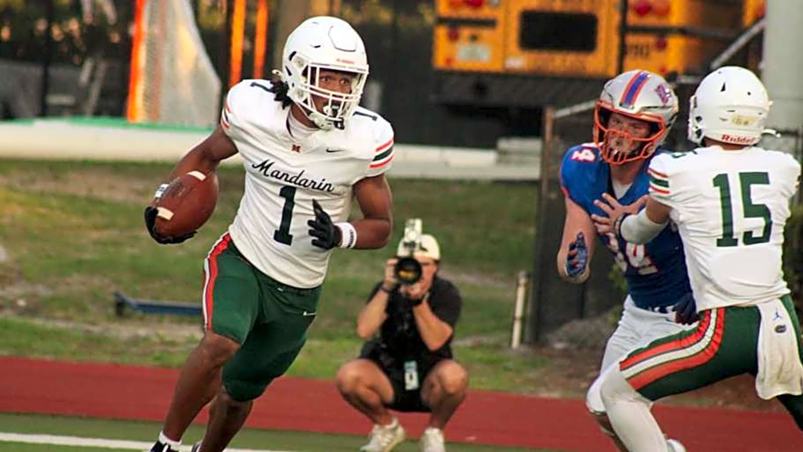 Top high school prospect signs five-figure NIL deal with ‘NFL wide receiver rates’ for autographs
