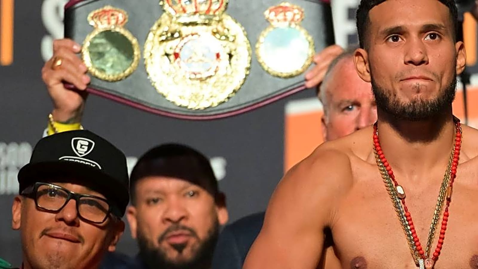 Oleksandr Usyk, Napoleon, and the Gamble Facing David Benavidez