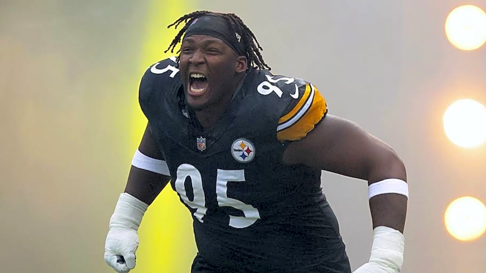 Full Details of Steelers' Keaanu Benton Extension Revealed