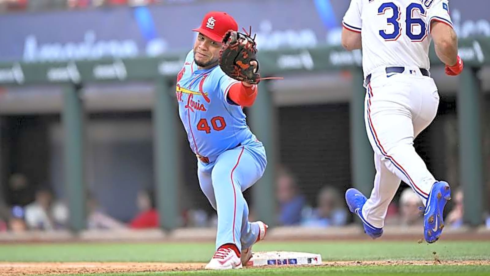 St. Louis Cardinals&#39; Willson Contreras Exchanges Words With Milwaukee Brewers Dugout