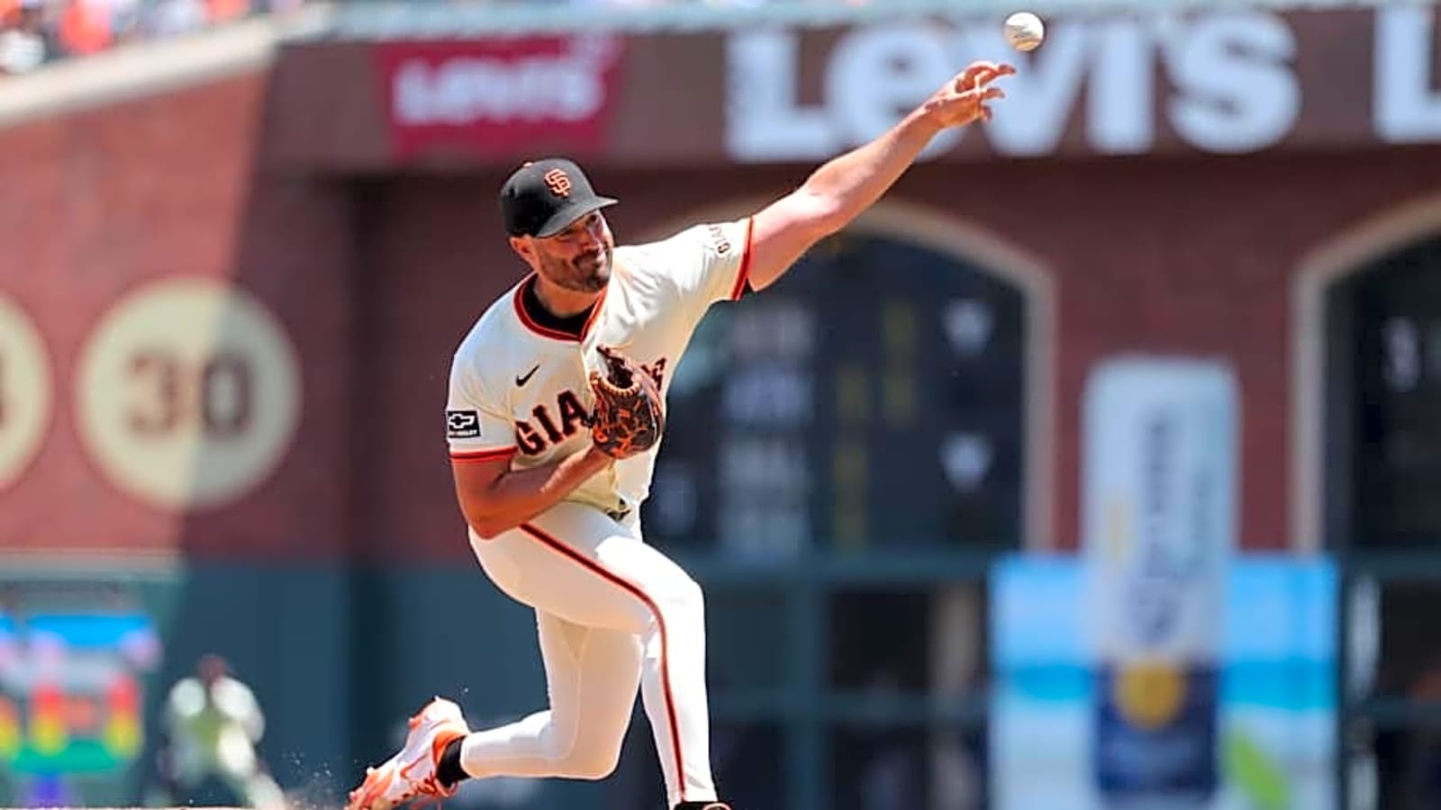  Giants Ace&#39;s Campaign Has Been Eerily Similar to His Previous Cy Young Season