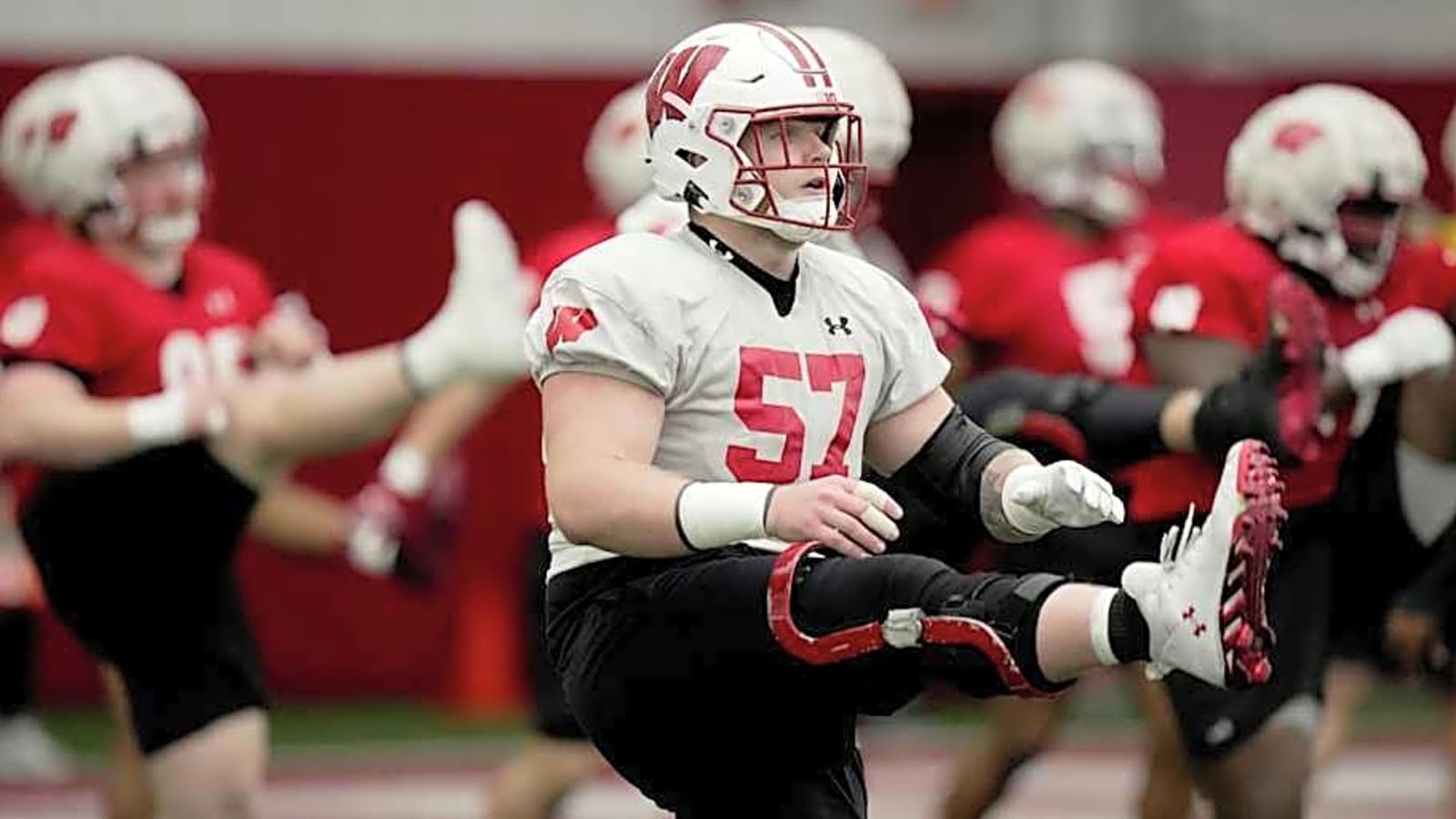 Wisconsin Badgers offensive lineman carted off with knee injury at fall camp, Week 1 status unclear