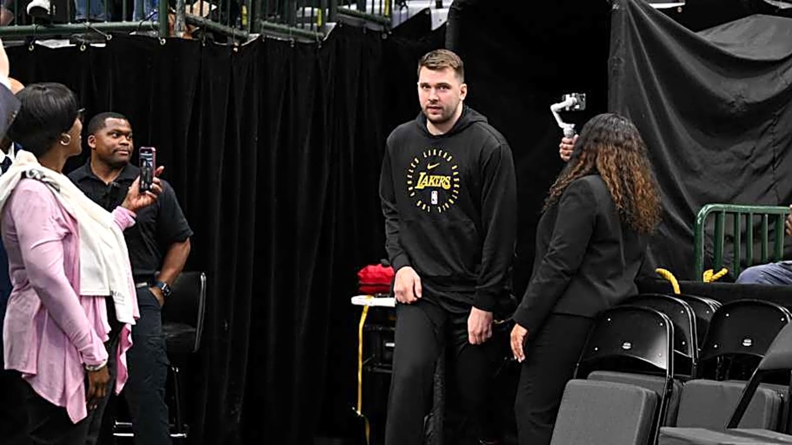 Lakers&#39; Luka Doncic Might Hold Off on Signing Extension, Says NBA Insider