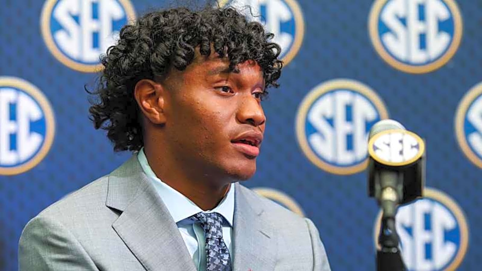SEC Quarterback Provides Honest Assessment of Ole Miss Football&#39;s Austin Simmons