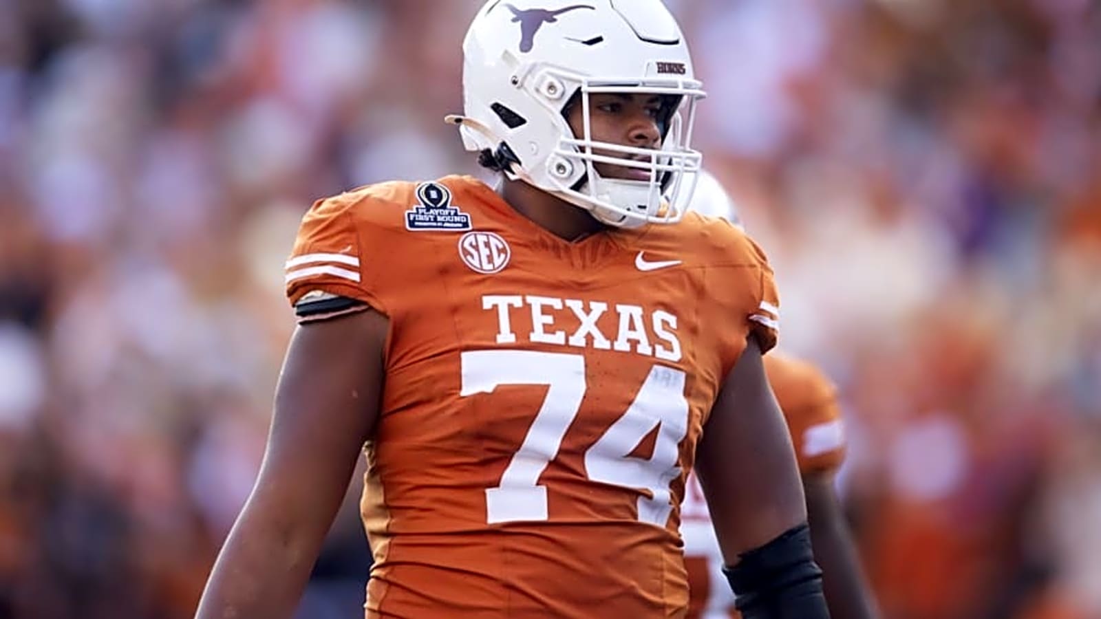 Texas Longhorns Offensive Line Struggles vs. Defense in Scrimmage