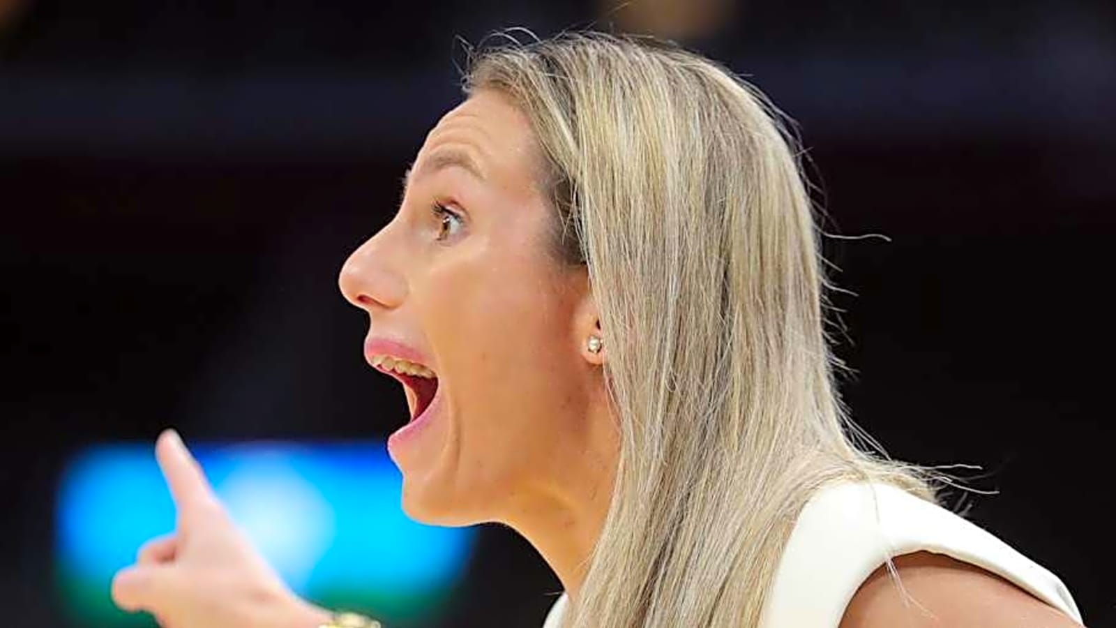 Arizona WBB Offers Major 2026 Forward Recruit